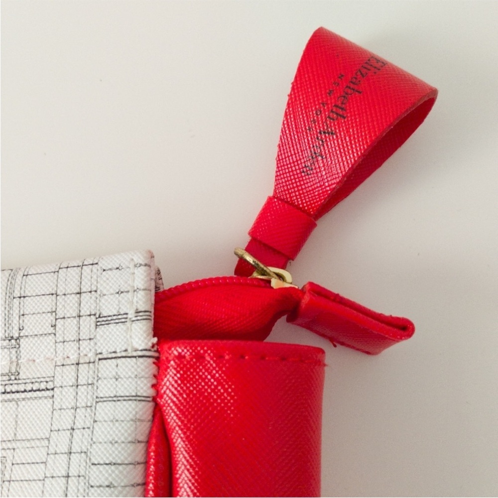Elizabeth Arden New York Fashion Illustration Cosmetic Bag - Picture 3 of 6